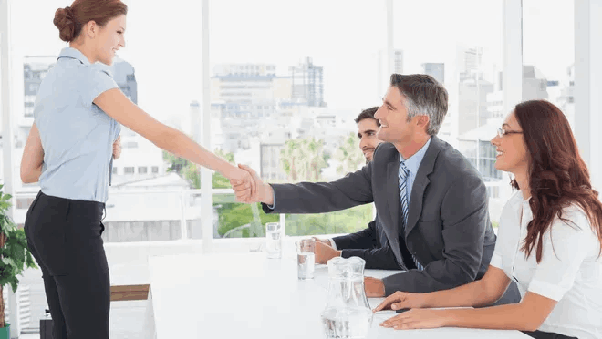What are some of the questions to ask a hiring manager?